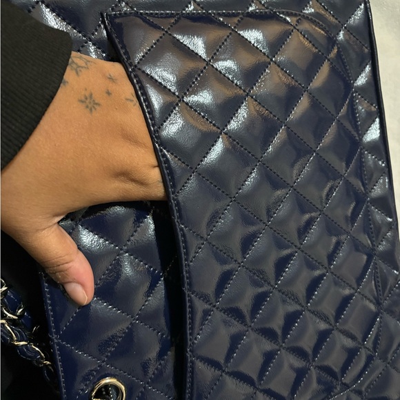 Elegant Navy Quilted Handbag - Picture 6 of 13